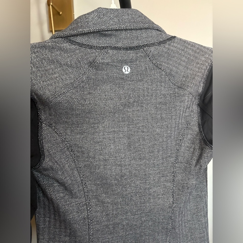 Lululemon Black and Gray Utility Jacket - Picture 6 of 6